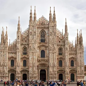 In Milano, Close To Undergrond M3 Appartamento